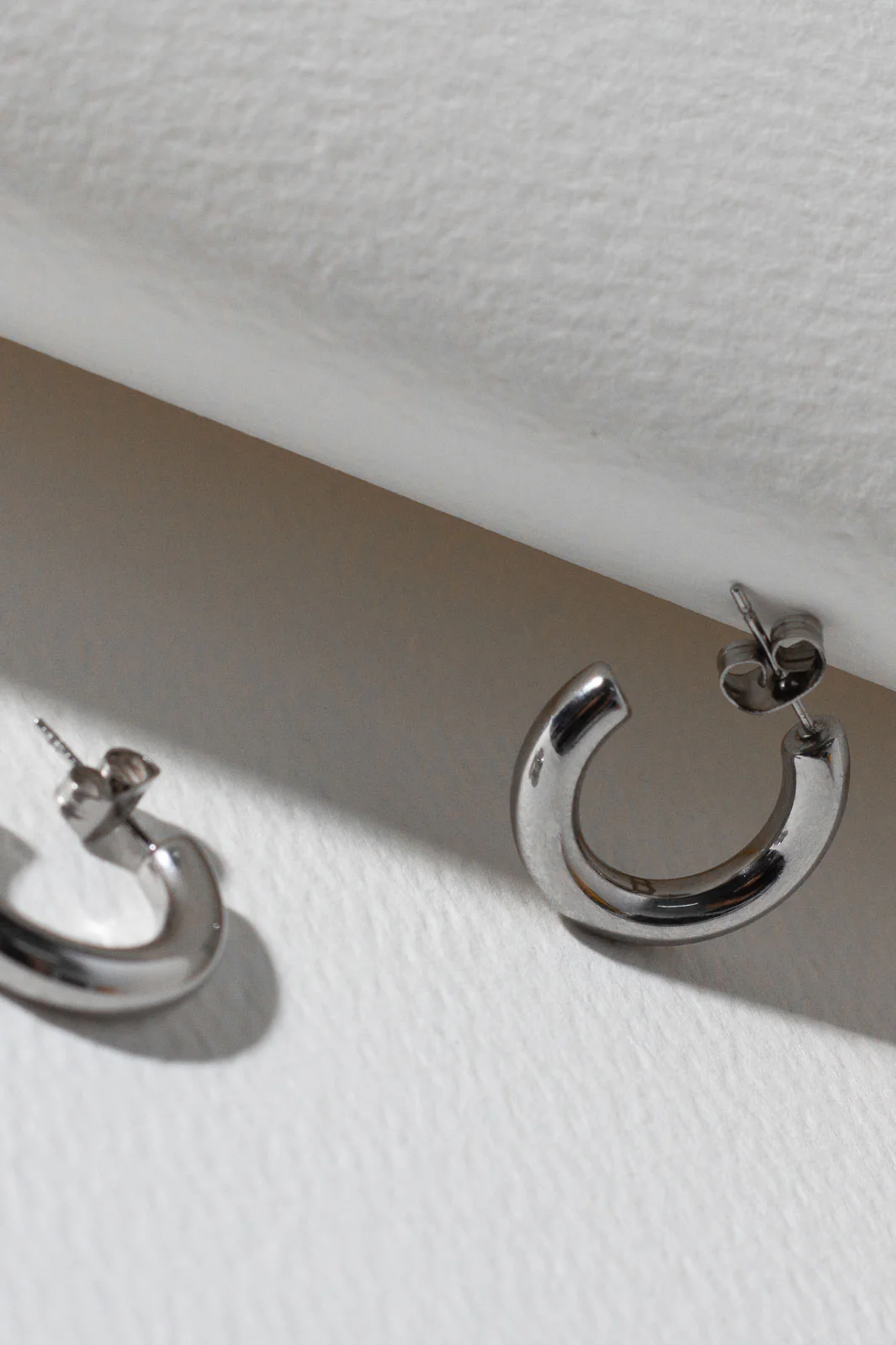 Minimalist Hoop Earrings - Silver - Image 4