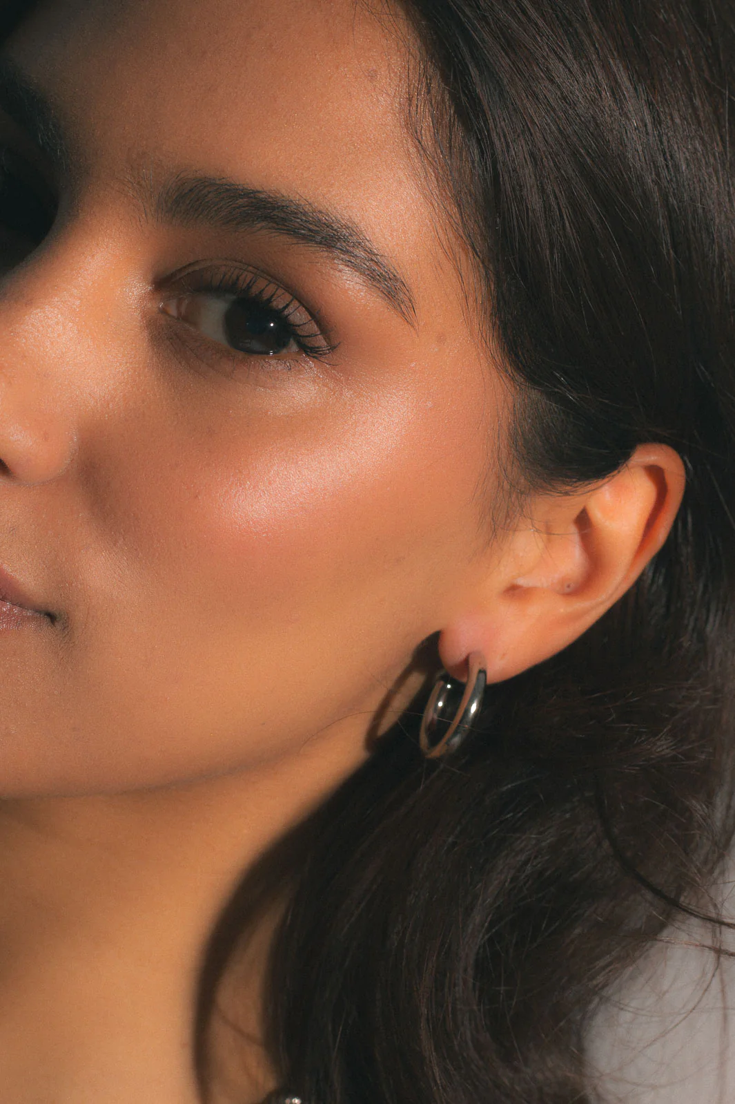 Minimalist Hoop Earrings - Silver - Image 5