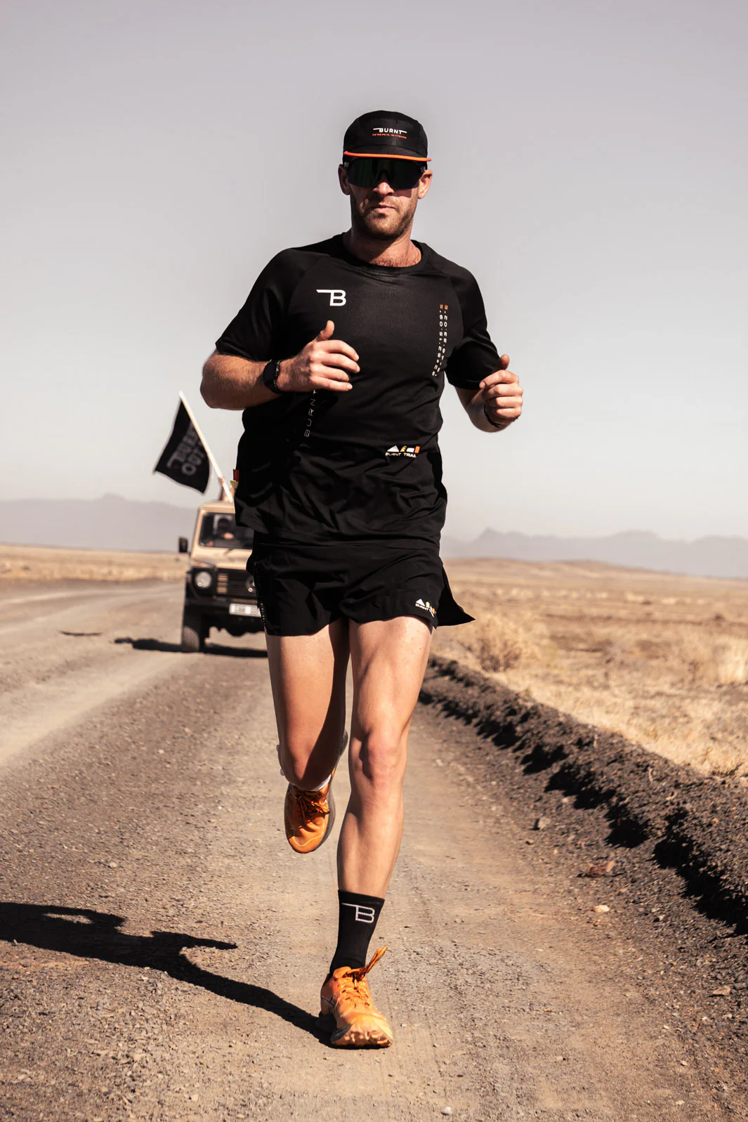 Summit Men's Run Tee - Black - Image 5